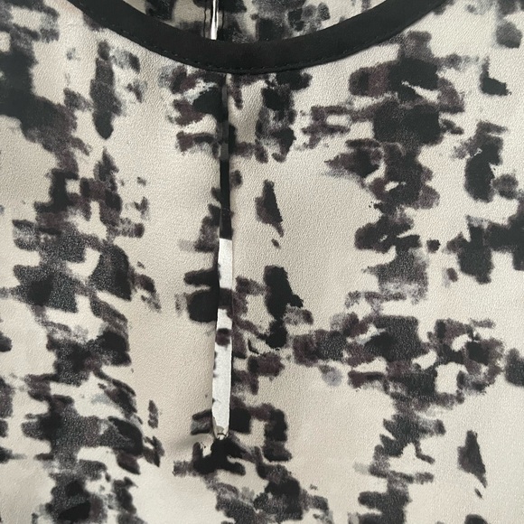 Violet & Claire Sleeveless Hi/Lo Tunic Top - Picture 3 of 5